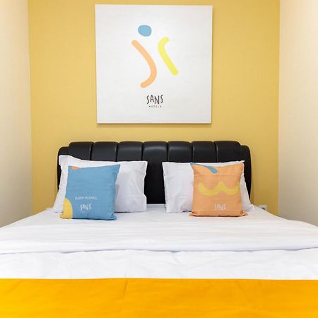 Sans Hotel Kelapa Gading Giacarta Esterno foto