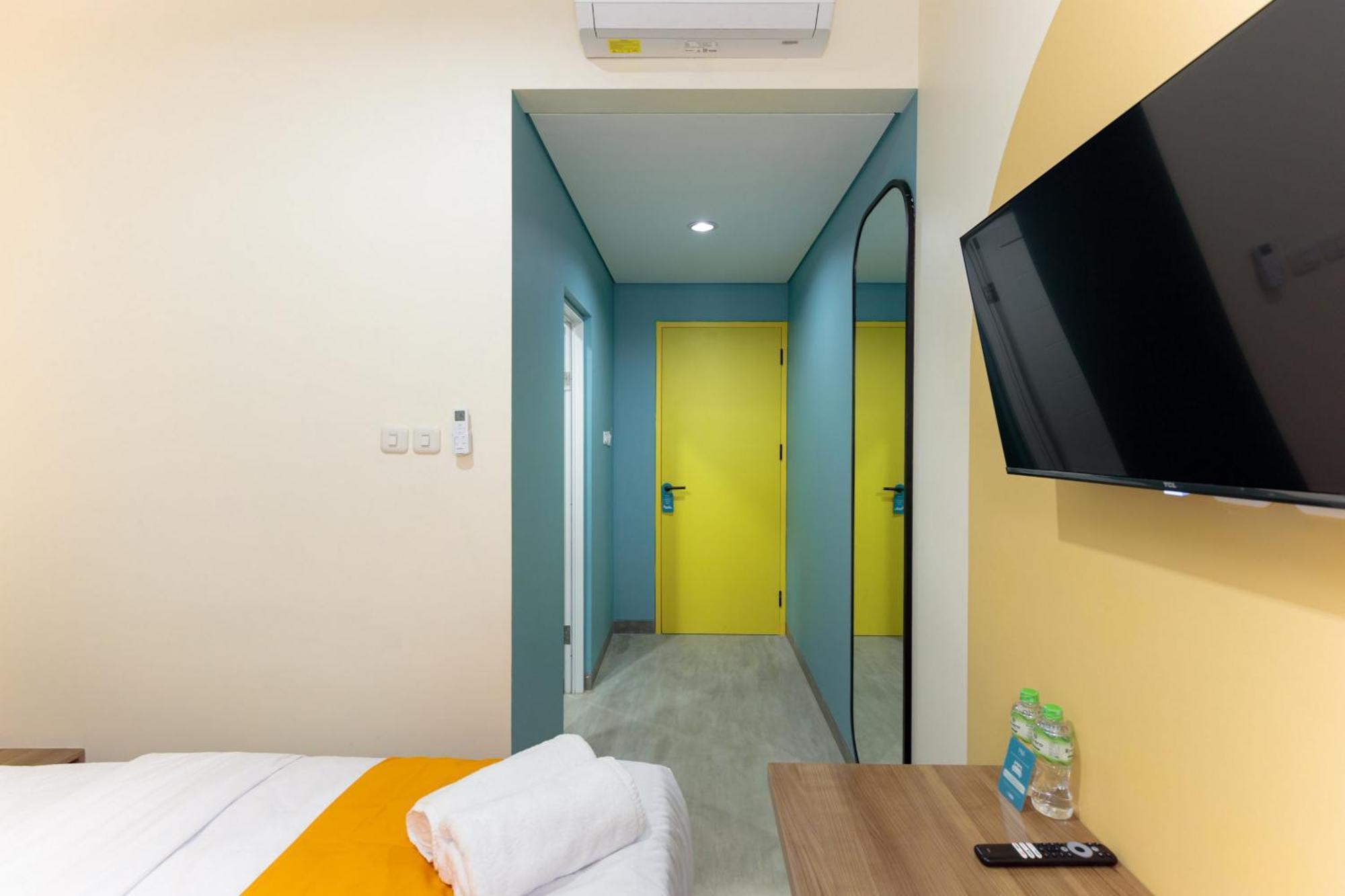Sans Hotel Kelapa Gading Giacarta Esterno foto