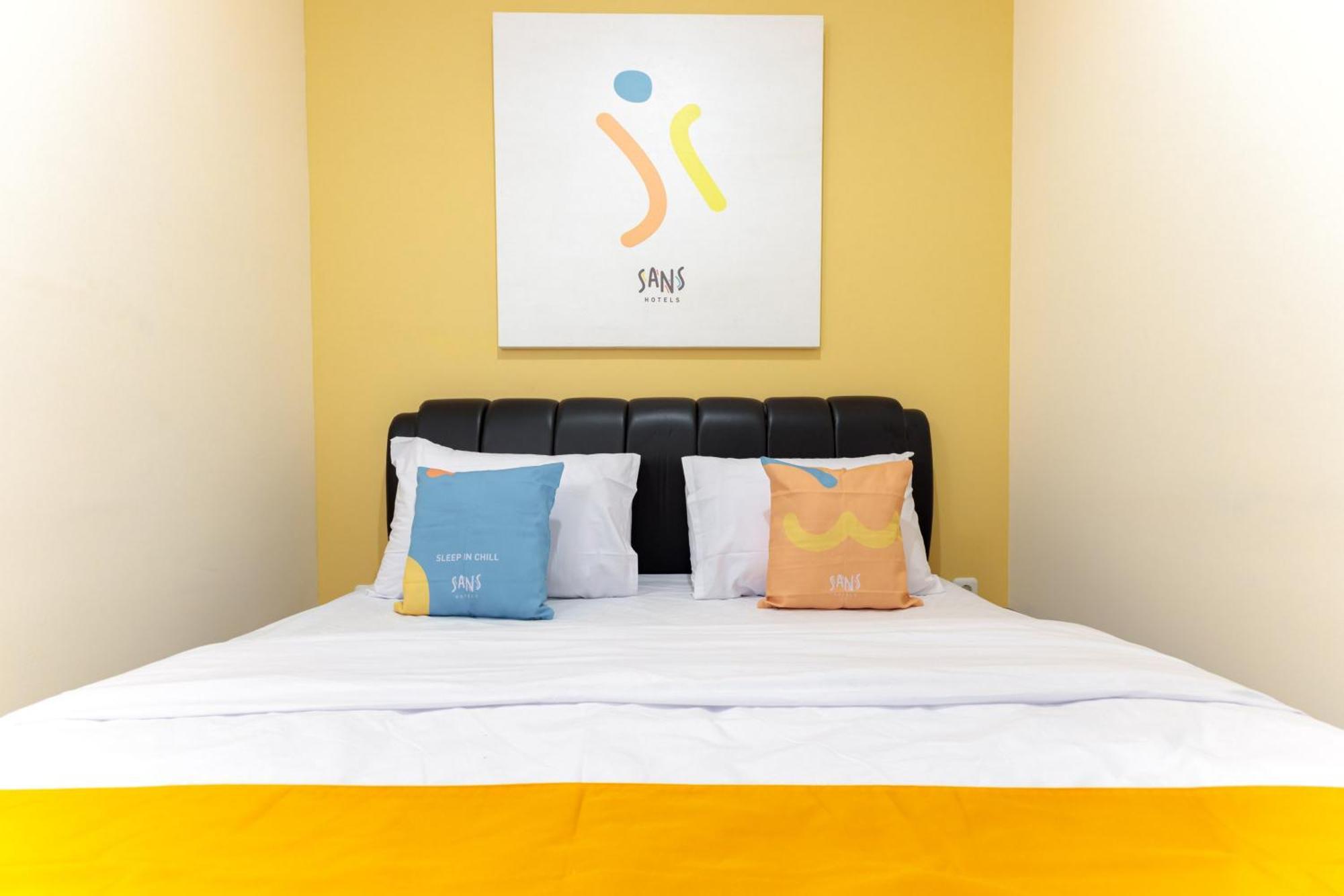 Sans Hotel Kelapa Gading Giacarta Esterno foto