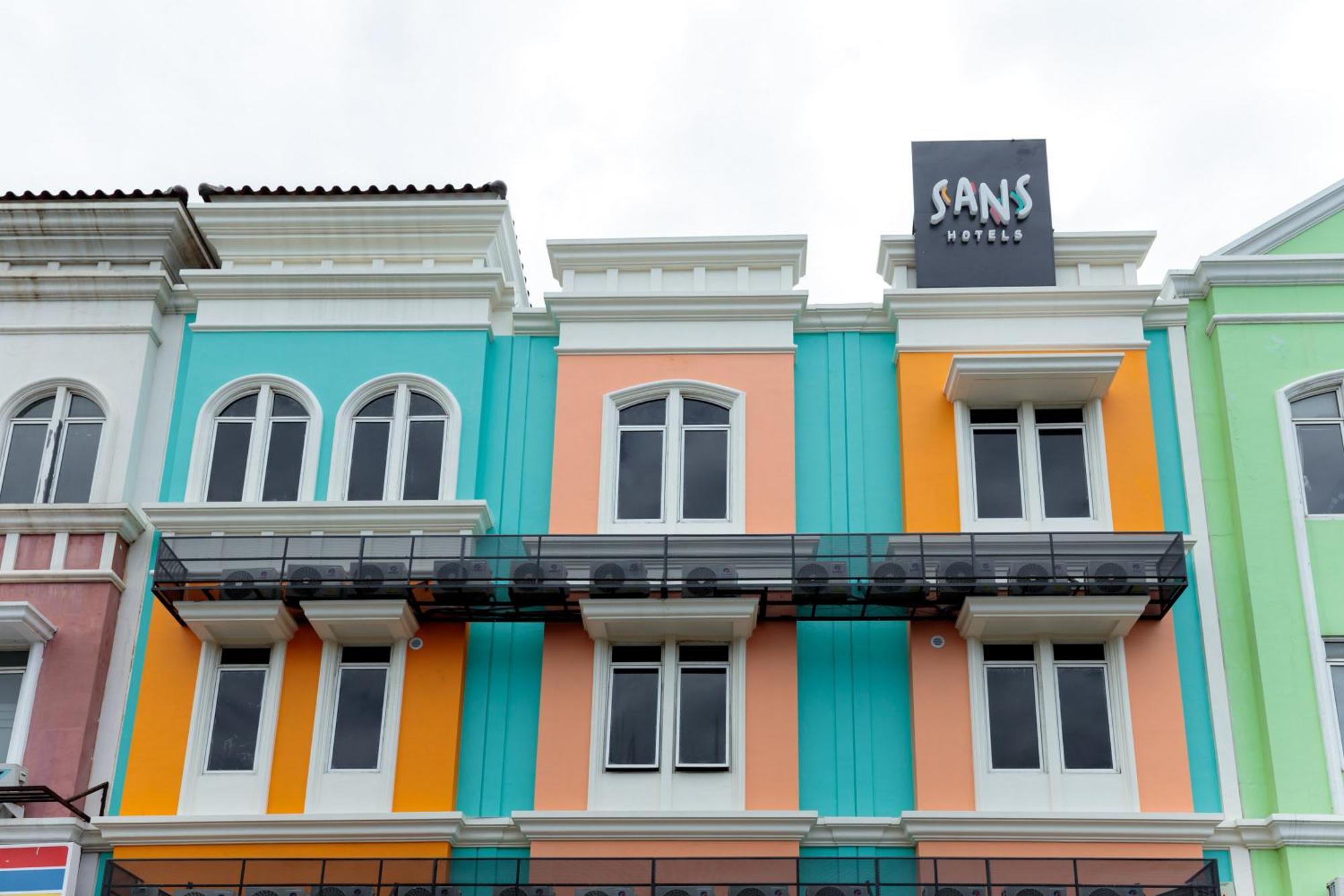 Sans Hotel Kelapa Gading Giacarta Esterno foto