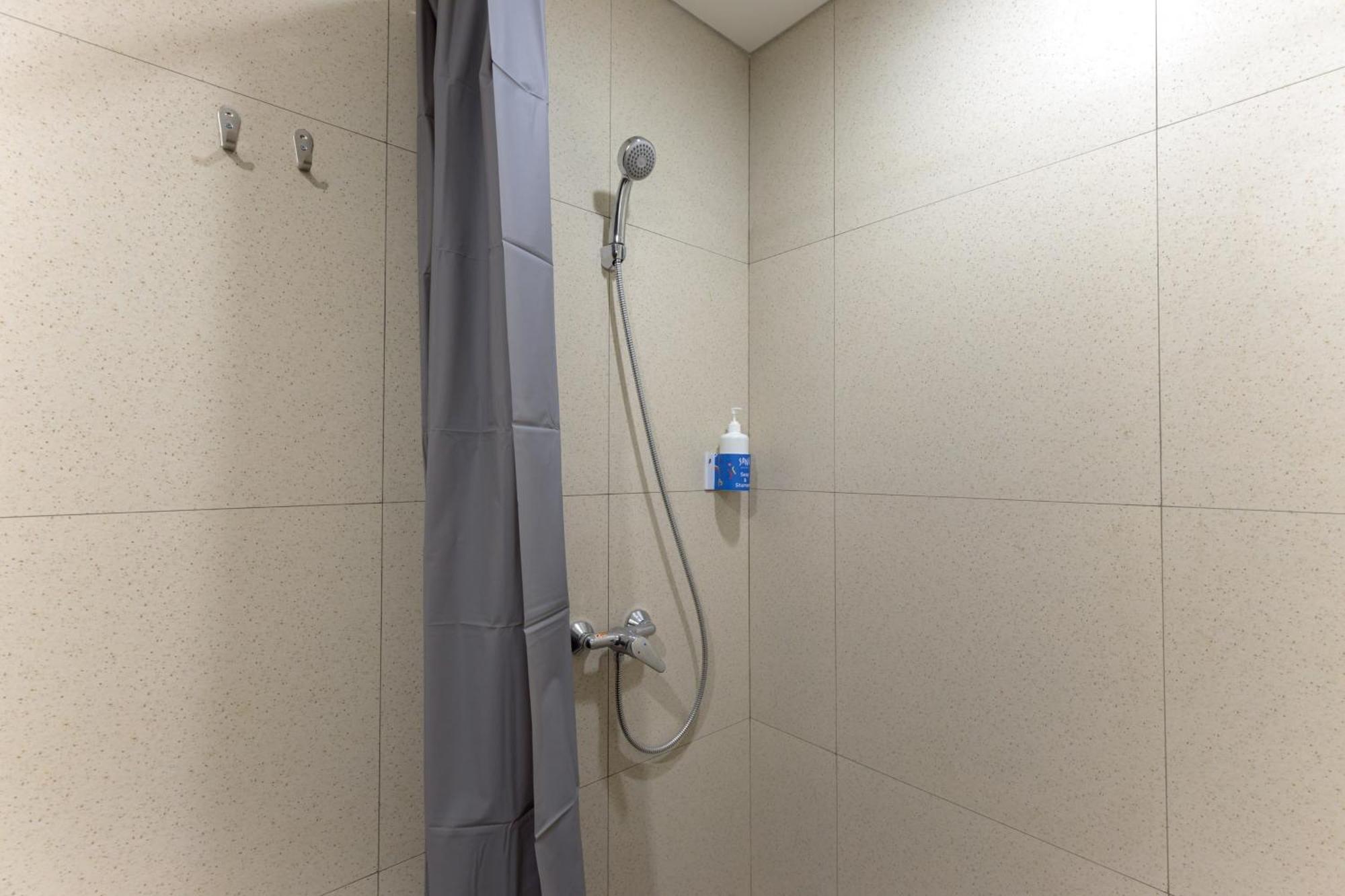 Sans Hotel Kelapa Gading Giacarta Esterno foto