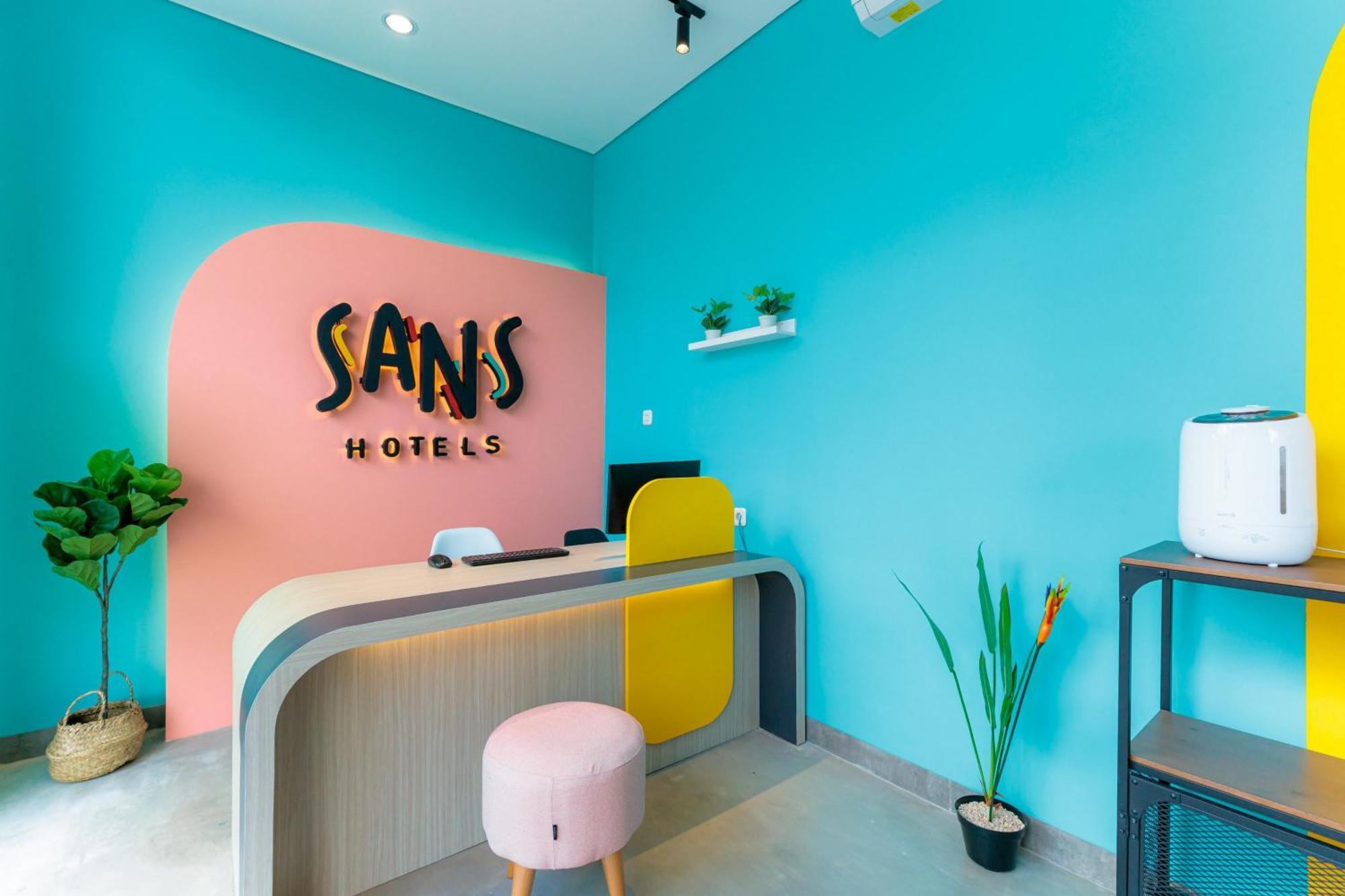 Sans Hotel Kelapa Gading Giacarta Esterno foto