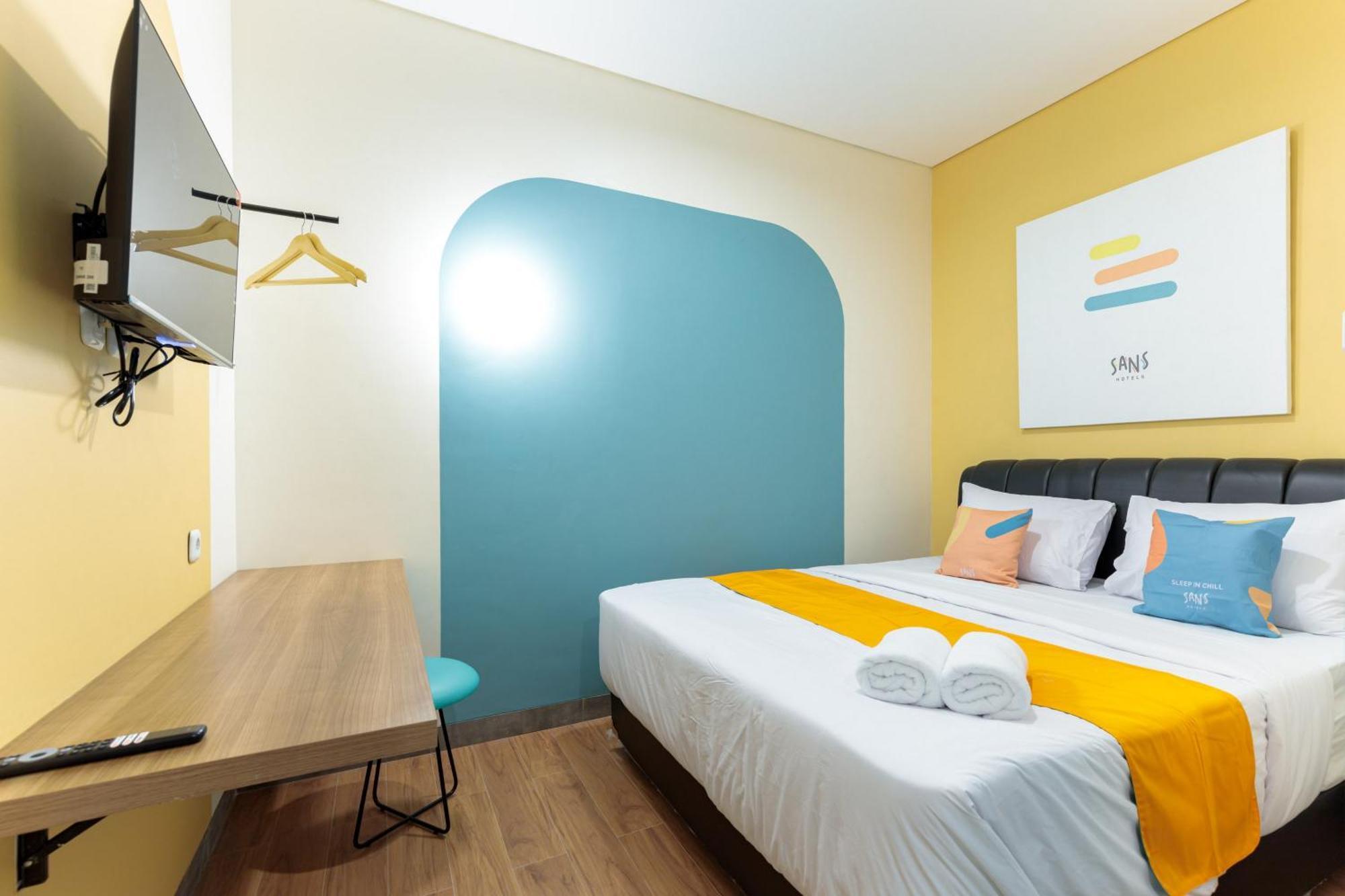 Sans Hotel Kelapa Gading Giacarta Esterno foto