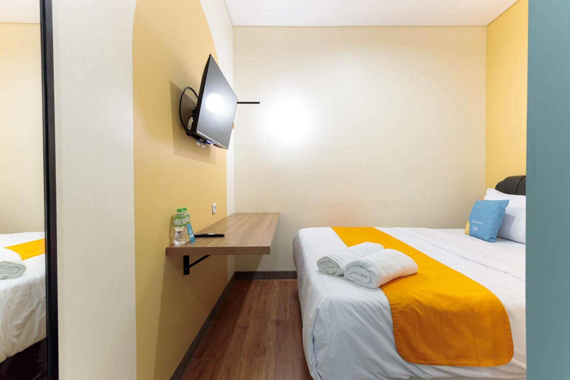 Sans Hotel Kelapa Gading Giacarta Esterno foto