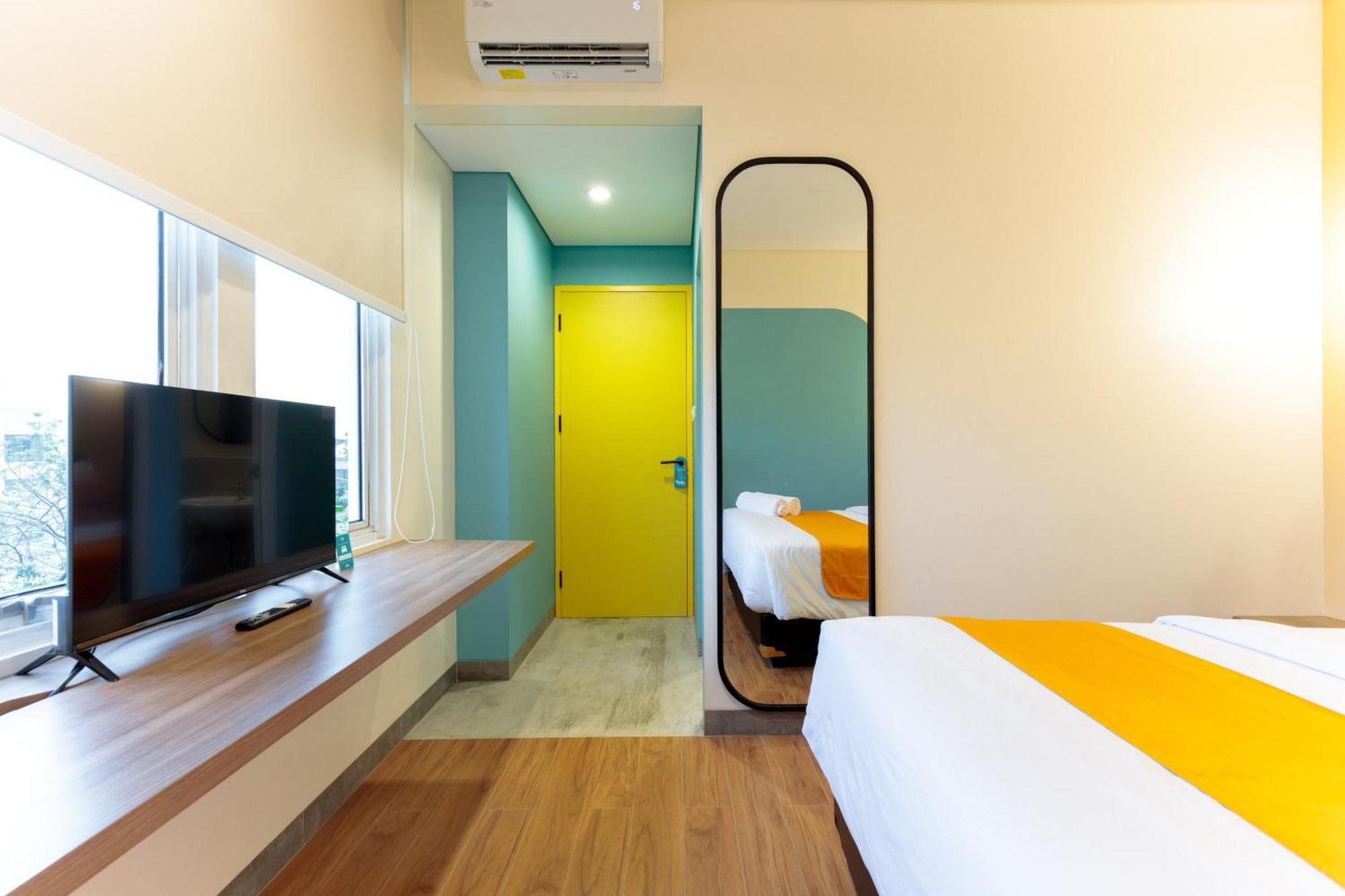 Sans Hotel Kelapa Gading Giacarta Esterno foto