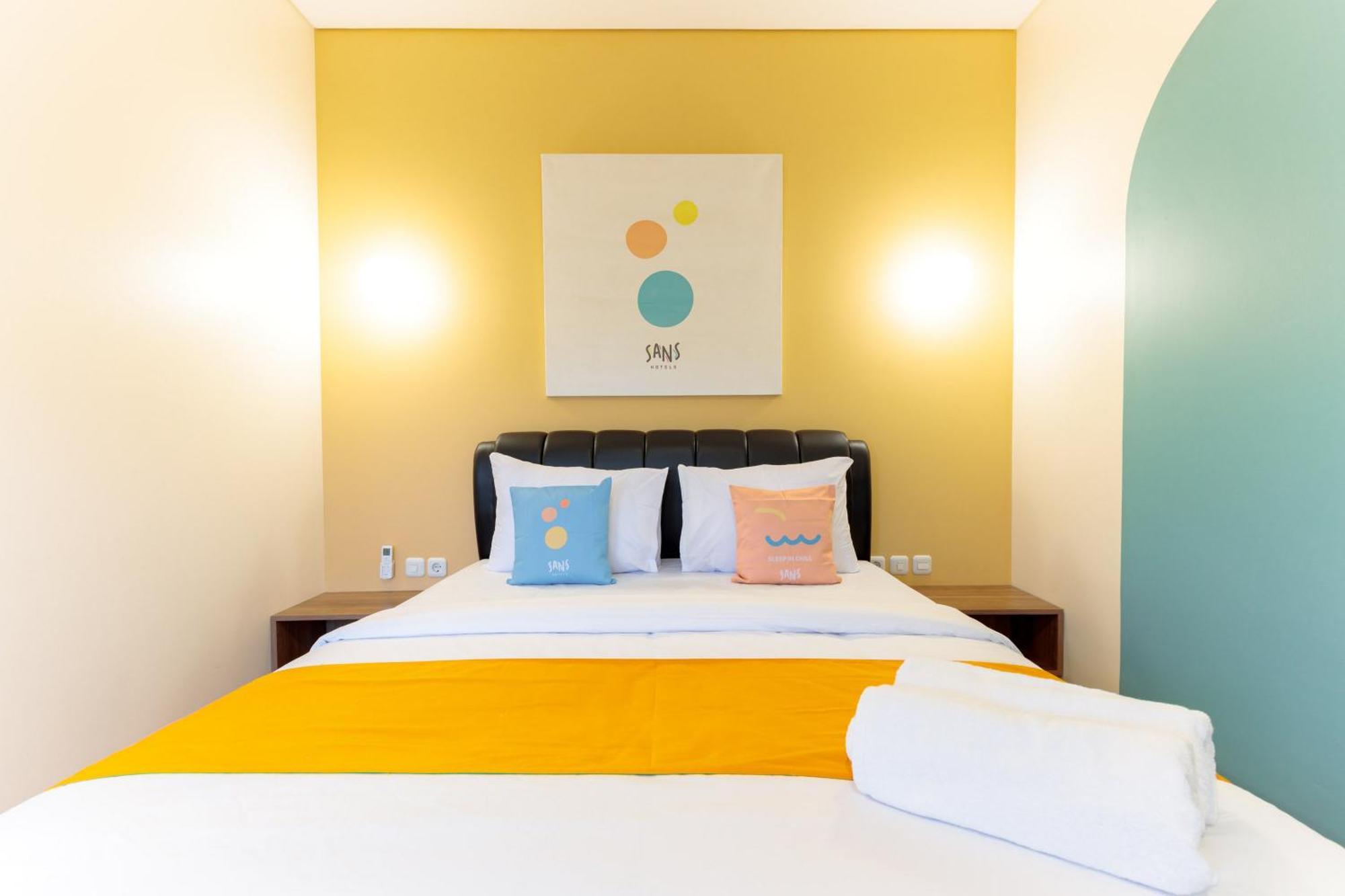 Sans Hotel Kelapa Gading Giacarta Esterno foto